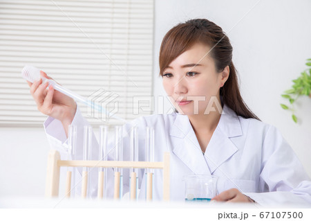 研究・科学者イメージ 研究・科学者イメージ 67107500