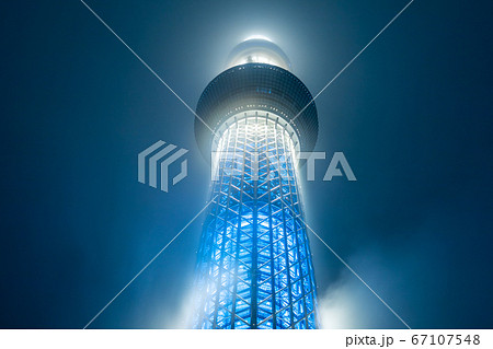 都市夜景 夜霧の東京スカイツリーライトアップ 都市夜景 夜霧の東京スカイツリーライトアップ 67107548
