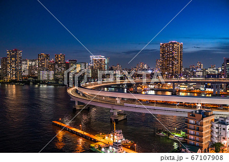 《東京都》レインボーブリッジループ橋・夜景 67107908