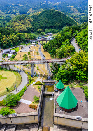 鳴淵ダム　下流域の眺め　【福岡県糟屋郡篠栗町】 67107996