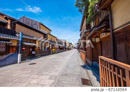 京都の花見小路通り 67110564