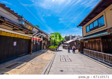 京都の花見小路通り 67110571