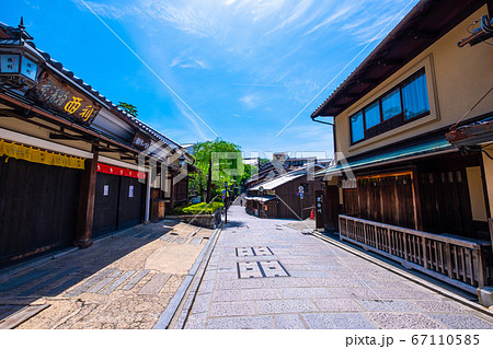 京都の花見小路通り 67110585