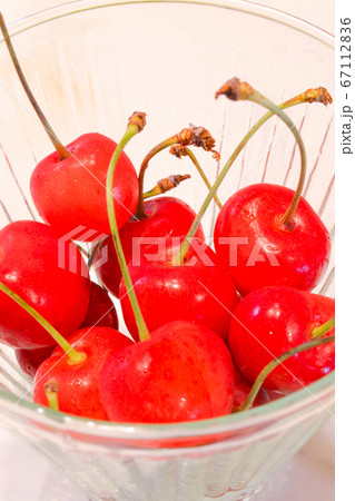 サクランボのデザート サクランボのデザート 67112836