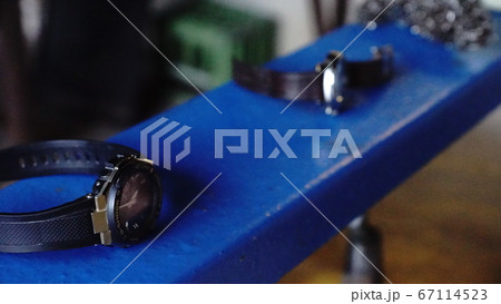 自然の中にある人工物 自然の中にある人工物 67114523