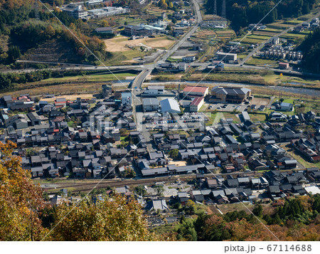 天空の城 竹田城址から見下ろす竹田の街並み 67114688