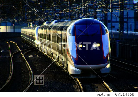 朝陽の山形行き　東北新幹線・大宮駅 67114959