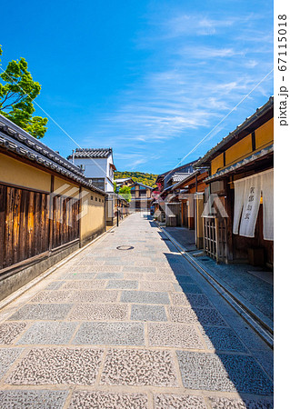 京都の八坂通り 67115018
