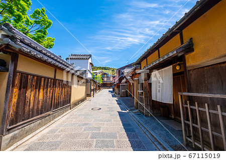 京都の八坂通り 67115019