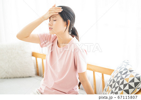 Woman, sickness Woman, sickness 67115807