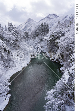 雪が積もった手取峡谷 雪が積もった手取峡谷 67117414