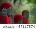 並ぶお地蔵様 67117574