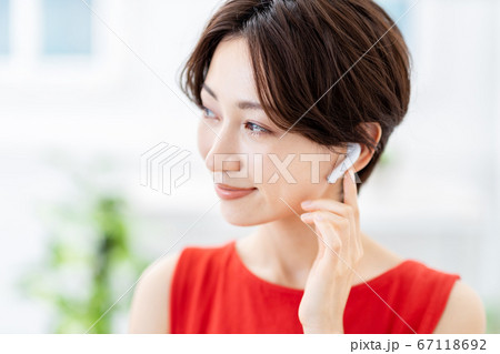 テレワーク　女性　ビジネス 67118692