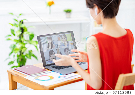 テレワーク　女性　ビジネス 67118693