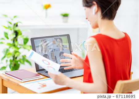 テレワーク 女性 ビジネス テレワーク 女性 ビジネス 67118695