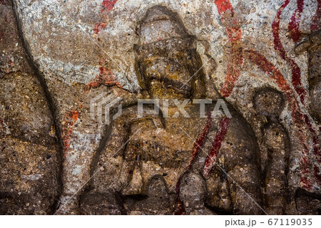 静かなる祈り　摩崖仏 67119035