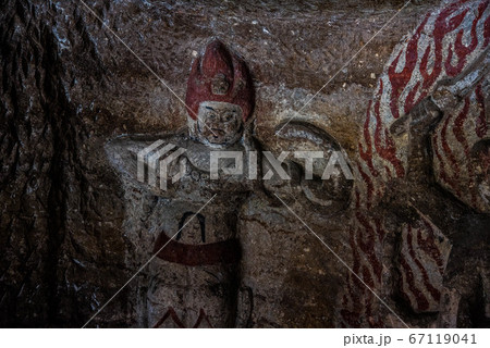 静かなる祈り　摩崖仏 67119041