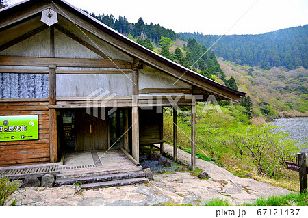 箱根・精進池・湖畔に建つ「石仏群と歴史館」・1 箱根・精進池・湖畔に建つ「石仏群と歴史館」・1 67121437