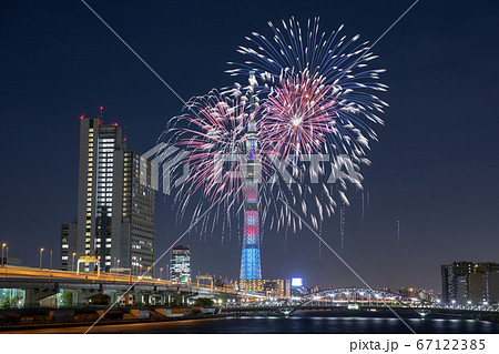 東京スカイツリーと花火 合成 東京スカイツリーと花火 合成 67122385