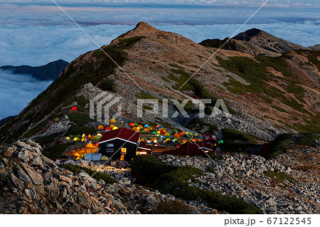 大天井岳から残照の稜線とテント場の明かりの写真素材