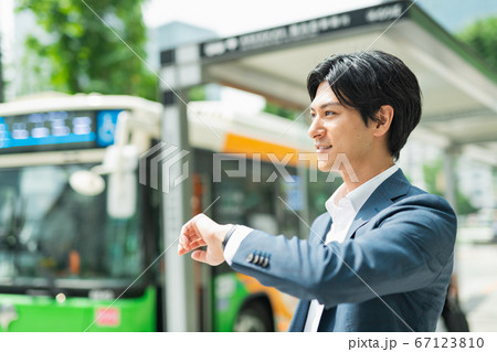 Young Businessman Young Businessman 67123810