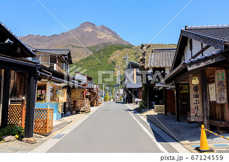 大分県湯布院　由布岳と湯の坪街道 67124559