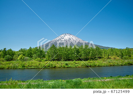 羊蹄山とニセコエリアの風景 / 北海道ニセコ町 / ドローン空撮 67125499