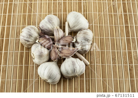 set of fresh garlic is a whole head and in the 67131511
