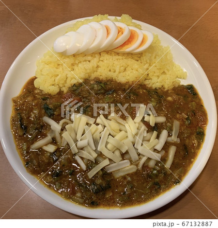 野菜カレー　サフランライス　写真素材 67132887