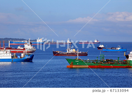 港町コロンの港湾風景 港町コロンの港湾風景 67133094