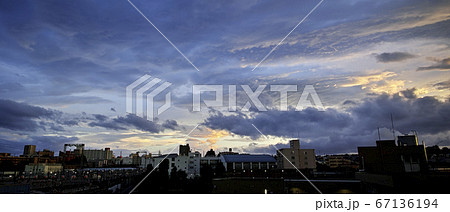 梅雨時の午後の空 梅雨時の午後の空 67136194