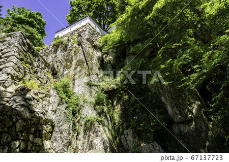 備中松山城　岩盤と石垣　岡山県高梁市 67137723