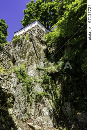 備中松山城　岩盤と石垣　岡山県高梁市 67137724