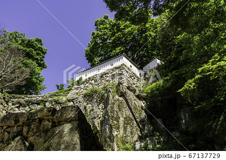備中松山城　岩盤と石垣　岡山県高梁市 67137729