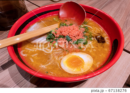 えびそば一幻 エビ味噌 そのまま 太麺 全景 横位置 えびそば一幻 エビ味噌 そのまま 太麺 全景 横位置 67138276