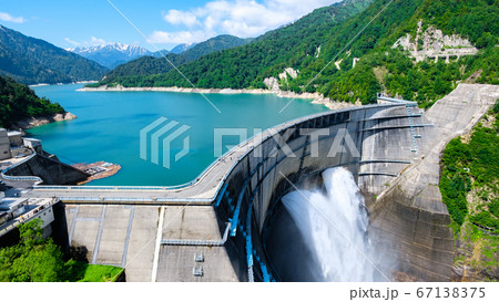初夏の黒部ダム 67138375
