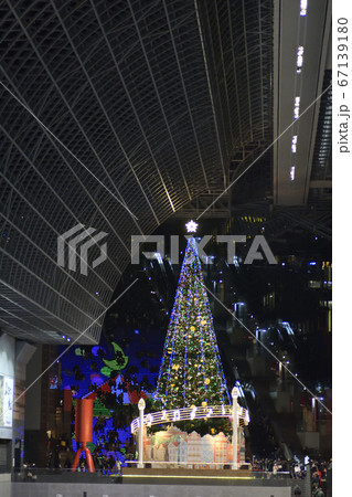 京都駅ビル　クリスマスツリー 67139180