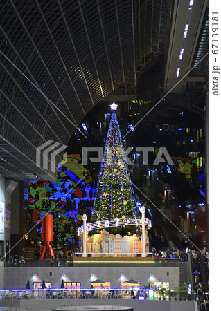京都駅ビル　クリスマスツリー 67139181