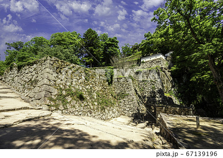 備中松山城　大手門と石垣　岡山県高梁市 67139196