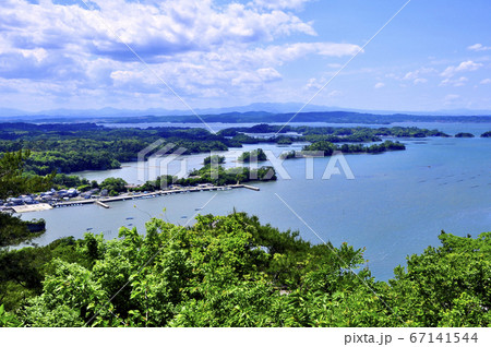 奥松島 大高森から松島湾の島々を俯瞰する 奥松島 大高森から松島湾の島々を俯瞰する 67141544