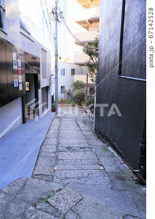 荒木町・五番街坂【東京都新宿区】 67142528