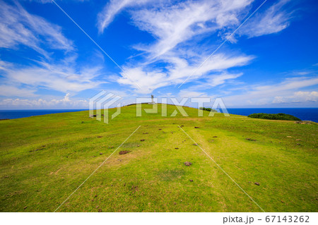《沖縄県 与那国島》 八重山諸島 与那国島 東崎灯台と東崎展望台 67143262