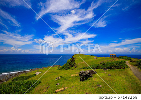 《沖縄県 与那国島》 八重山諸島 与那国島 東崎灯台と東崎展望台 67143268