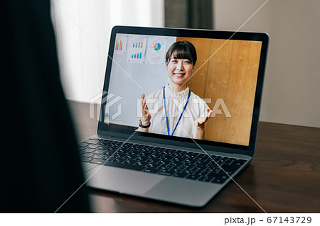 パソコンでWEB会議イメージ 67143729