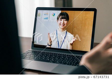 パソコンでWEB会議イメージ 67143731