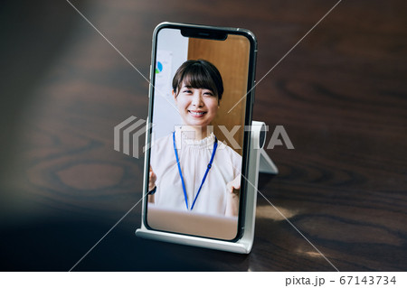 スマホでWEB面接イメージ 67143734