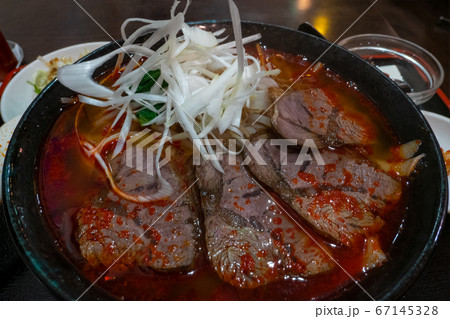 刀削麺 麻辣牛肉麺 アップ  67145328