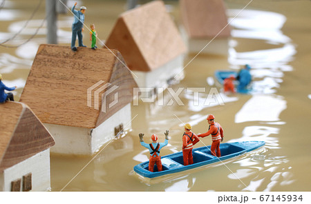 水害と救助を求める人々のジオラマ 67145934