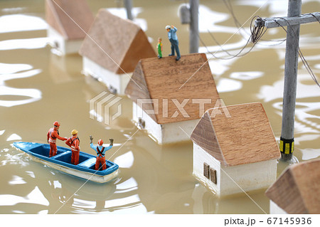 水害と救助を求める人々のジオラマ 67145936