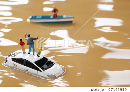 水害と救助を求める人々のジオラマ 水害と救助を求める人々のジオラマ 67145959